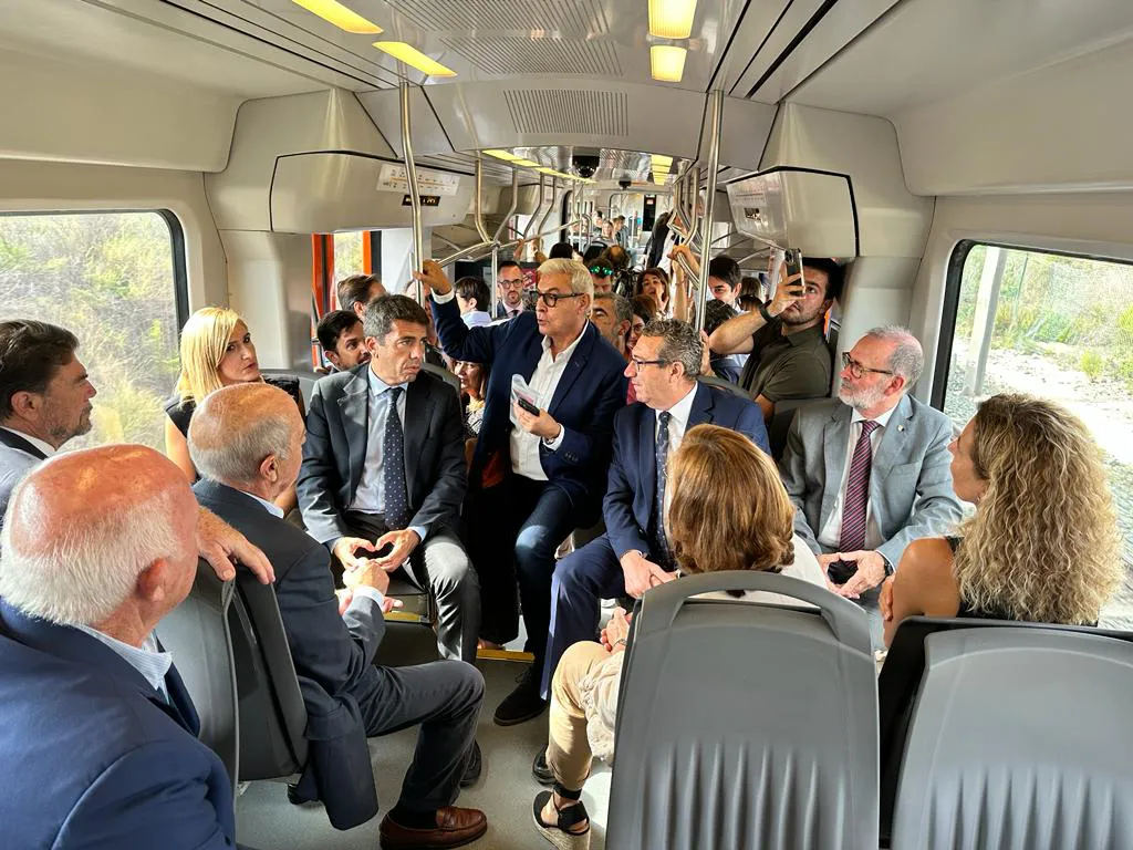 CARLOS MAZON PRESIDENTE DE LA GENEALITAT VISITA EL CAMPELLO 20 AÑOS TRAM (6)