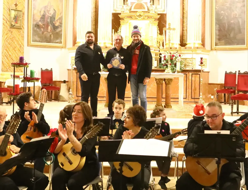 Concierto de Navidad de la Orquesta de Pulso y Púa de Sant Joan CON DAVID ARACIL CONCEJAL