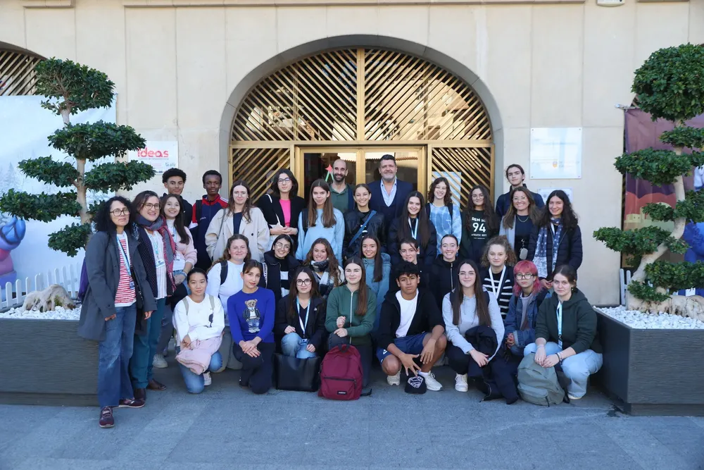 Intercambio de estudiantes franceses con alumnado del IES Luis García Berlanga VISITA AYUNTAMIENTO CONCEJAL NICOLAS LOPEZ 2023