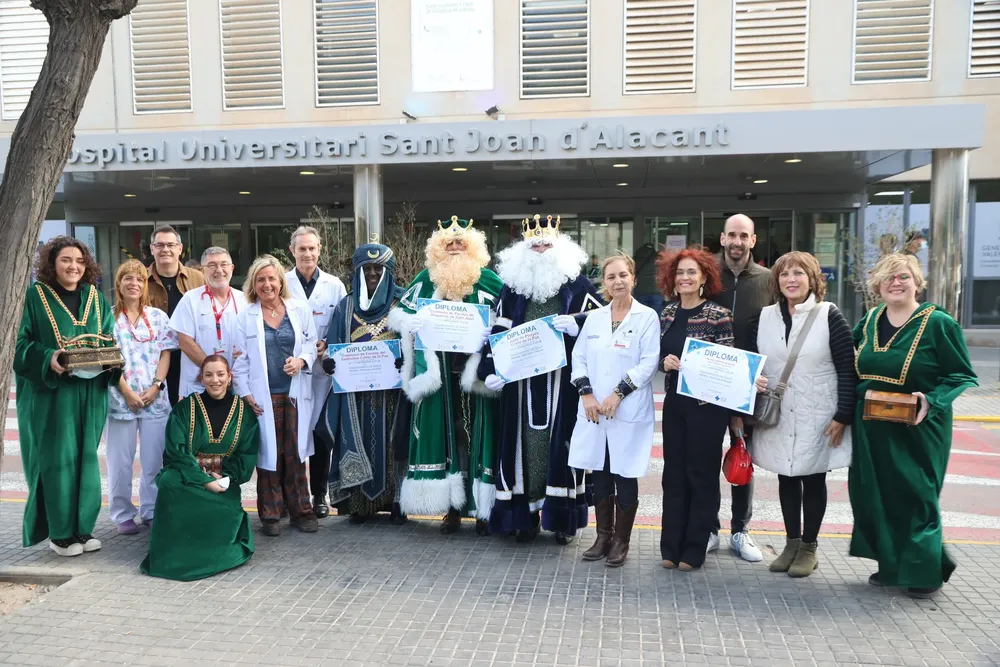 Los Reyes Magos visitaron el Hospital de Sant Joan 2024