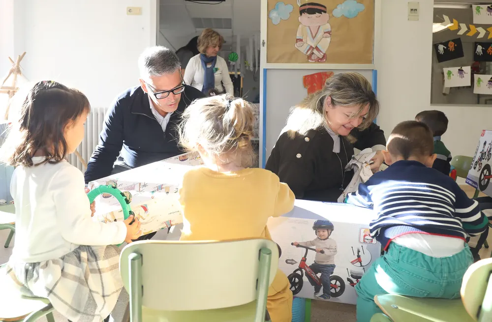 ENTREGA JUGUETES NIÑOS HOGAR 2024