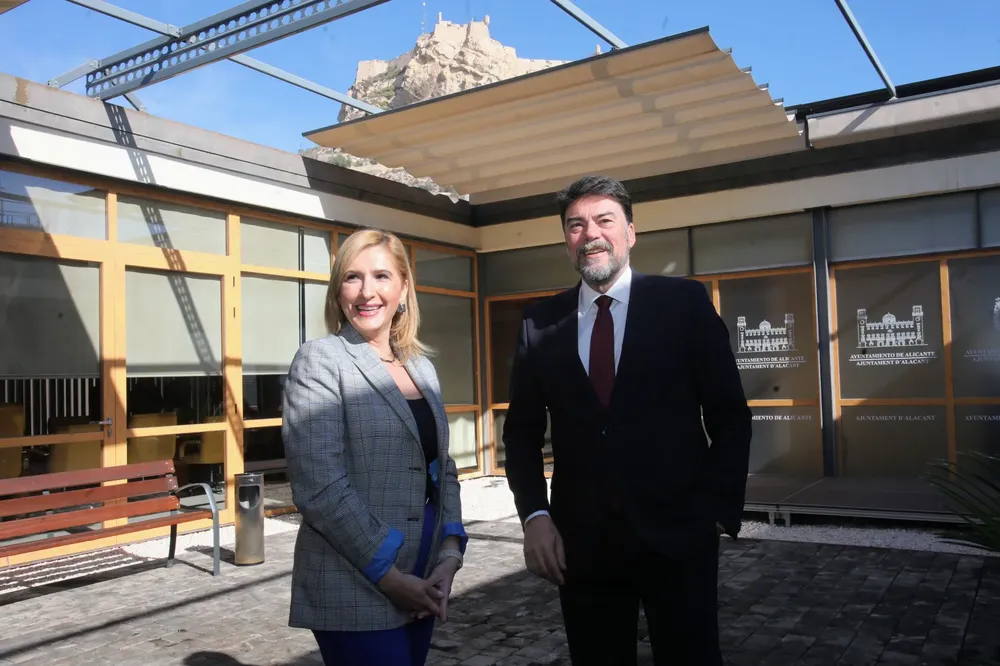 SALOME PRADAS CONSELLERA MEDIO AMBIENTE CON LUIS BARCALA ALCALDE ALICANTE 2024