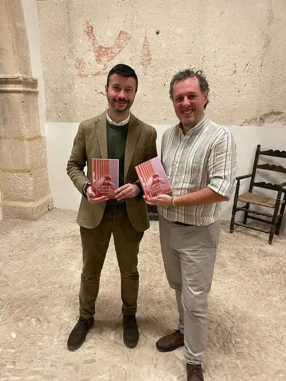 Mikel Mikkeo divendres de lletres sant joan con david aracil concejal de cultura 2024