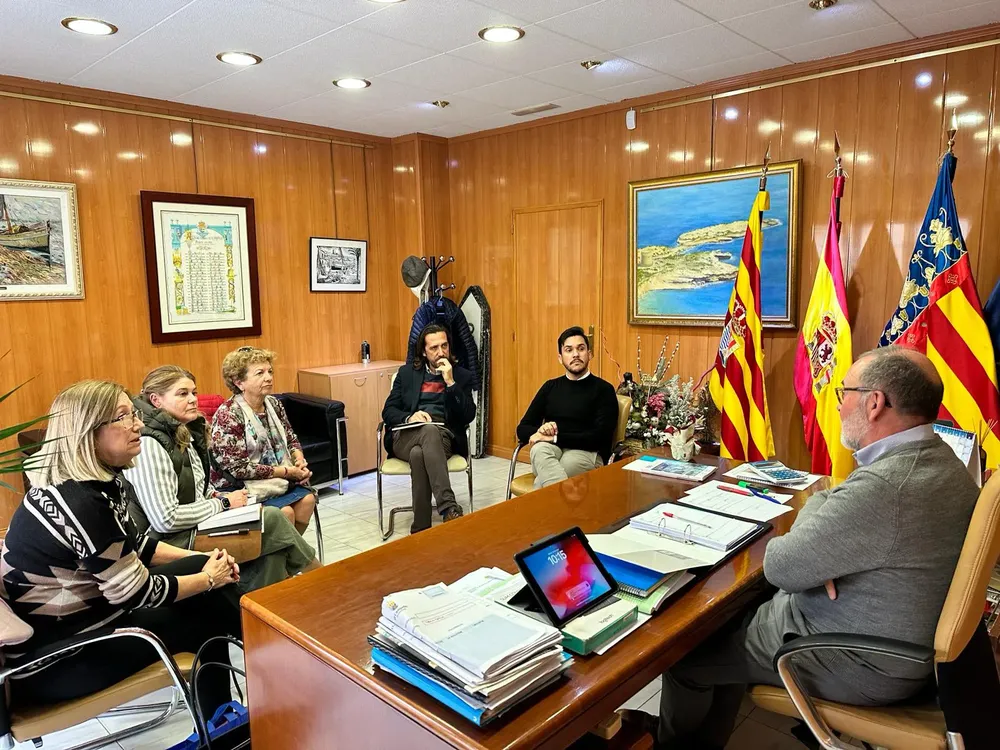 Nueva directiva de María Auxiliadora Campello Sonia fernandez presidenta cristian palomares juanjo berenguer alcalde 2024 foto 2