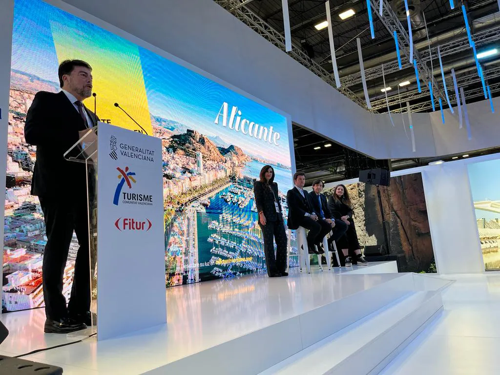 LUIS BARCALA ALCALDE ALICANTE FITUR 2024