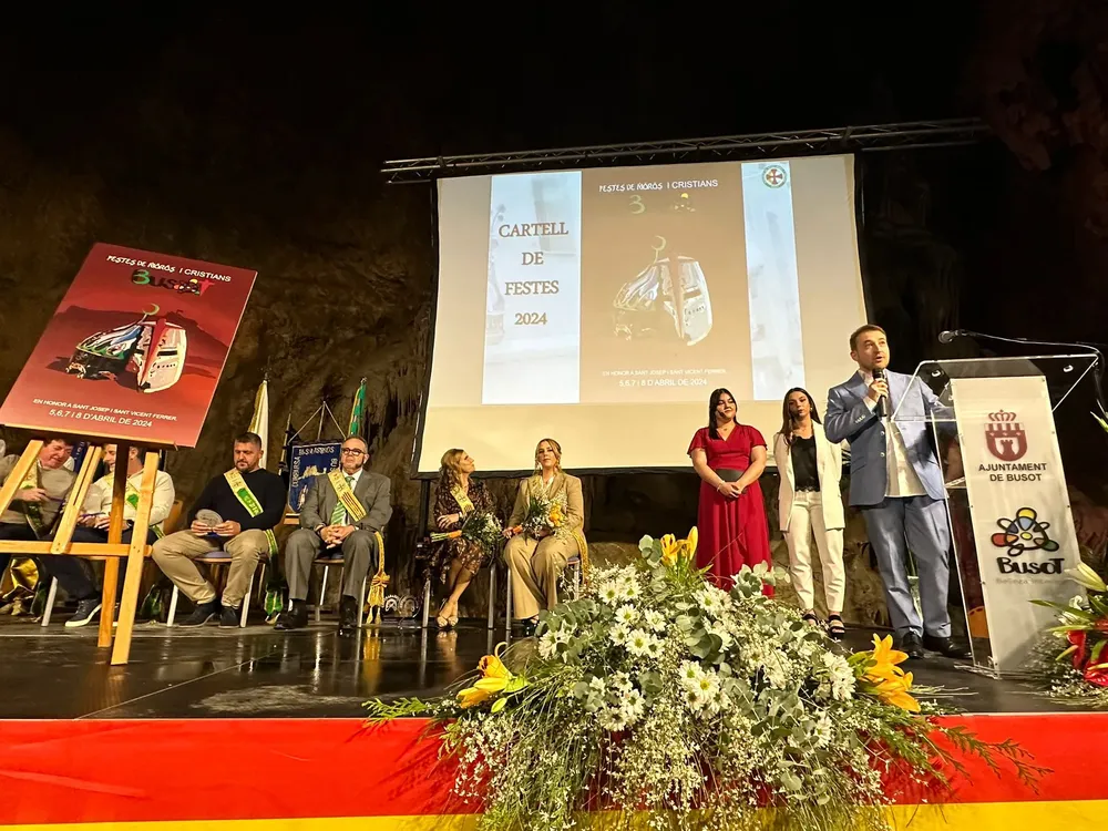 BUSOT PRESENTA SUS CAPITANIAS 2024 ALCALDE ALEJANDRO MORANT FOTO 5