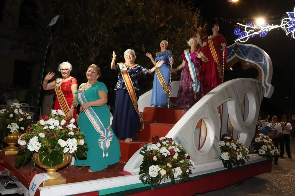 DESFILE DE CARROZAS SANT JOAN 2026 REINAS Y DAMAS FIESTAS TERCERA EDAD