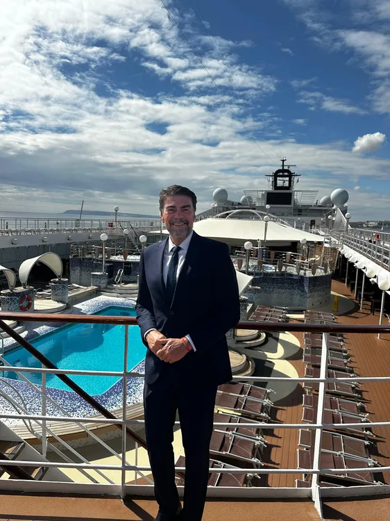 LUIS BARCALA ALCALDE DE ALICANTE  2025  CRUCERO