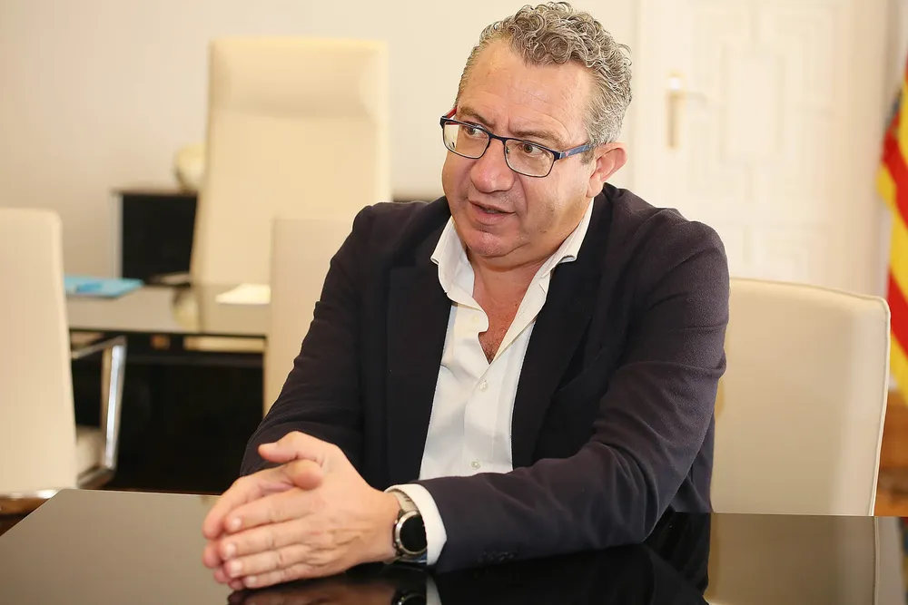 TONI PEREZ PRIMER PLANO