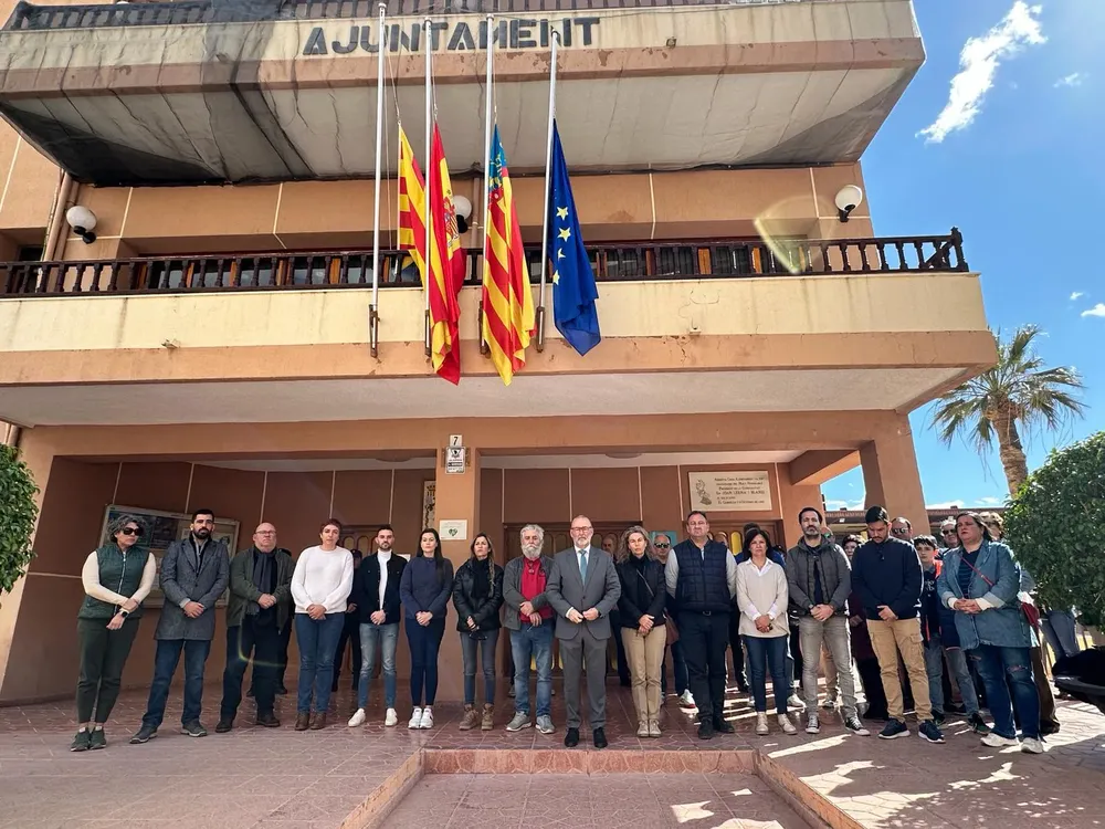minuto de silencio en El Campello por las víctimas del incendio de Valencia 2024 ayuntamiento