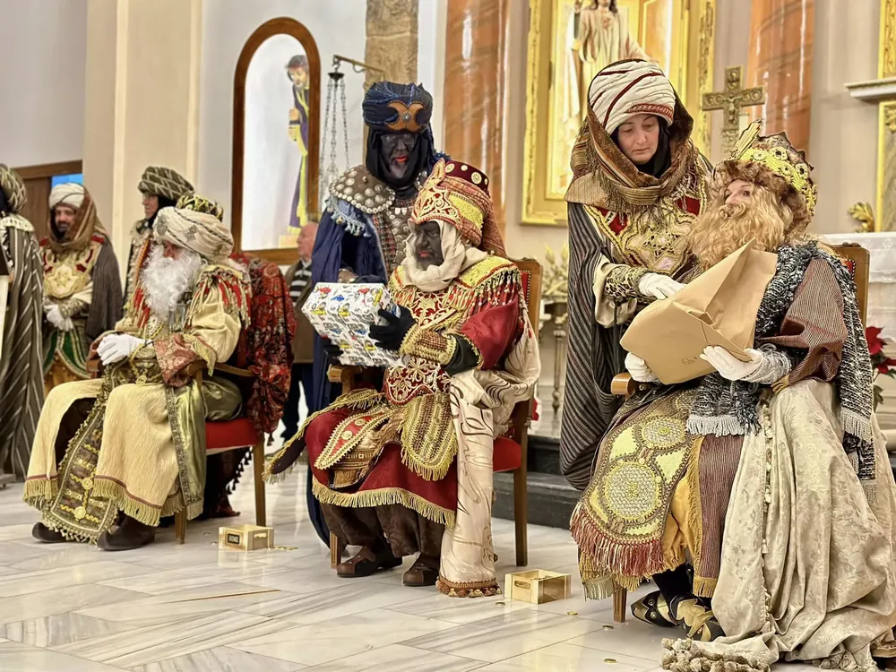 REYES MAGOS EN BUSOT 2024 IGLESIA