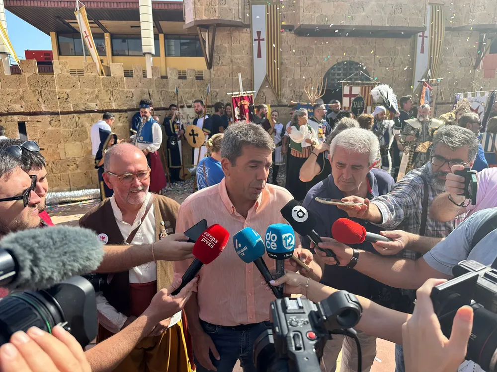 CARLOS MAZON PRESIDENTE DE LA GENERALITAT VALENCIANA VISITA CAMPELLO EN FIESTAS (4)