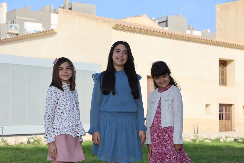 PRESENTACION BELLEZAS Y DAMAS HOGUERAS SAN JUAN 2025 FOTO 9