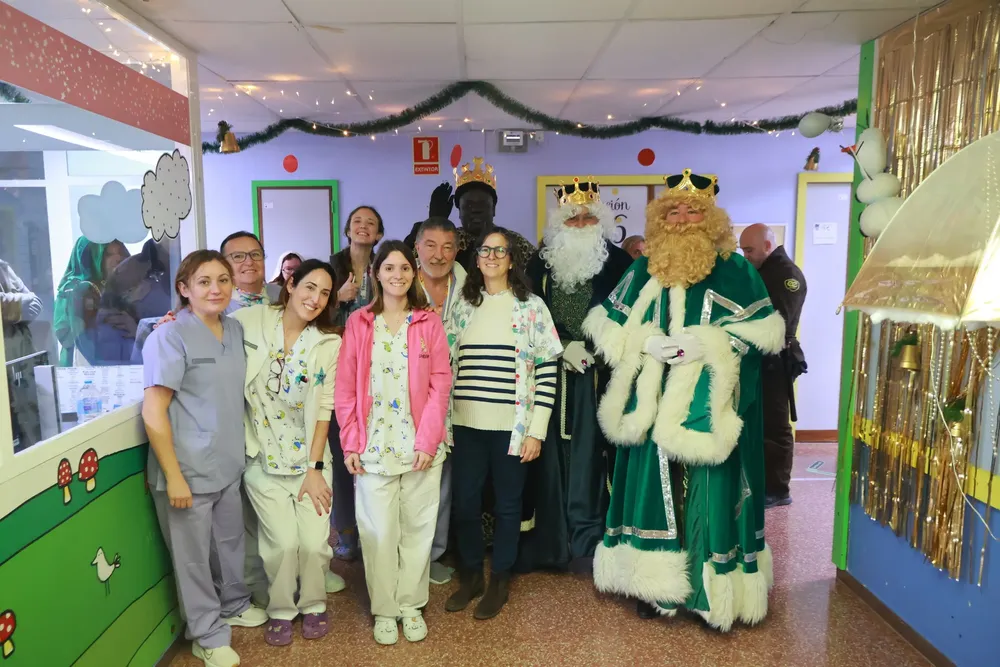 LOS  REYES MAGOS VISITAN EL HOSPITAL DE SANT JOAN EN NAVIDAD 2026