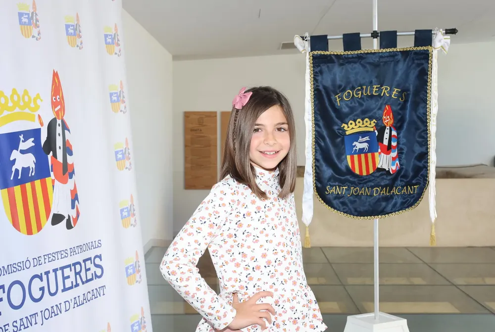 PRESENTACION BELLEZAS Y DAMAS HOGUERAS SAN JUAN 2025 FOTO 4