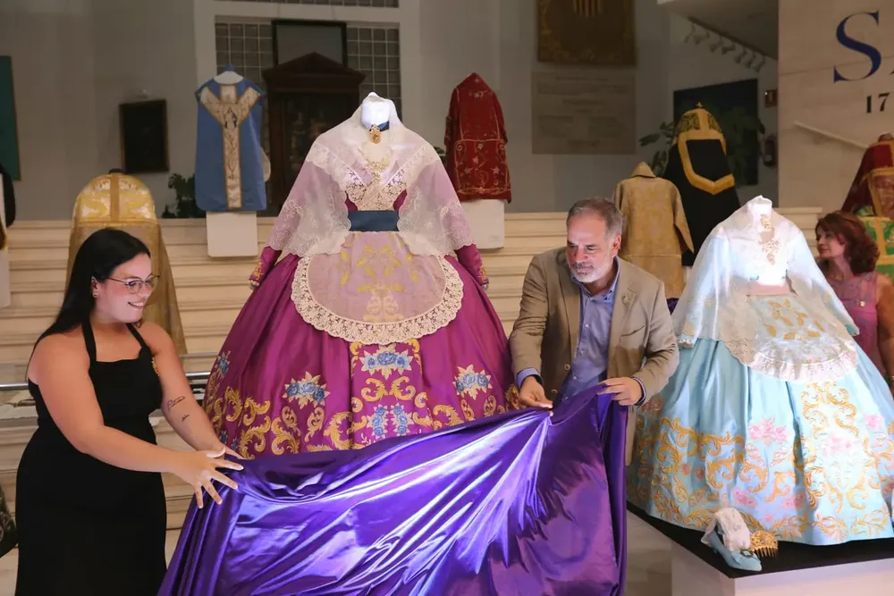 PRESENTACION TRAJES REINAS Y DAMAS SAN JUAN 2024 FOTO 4