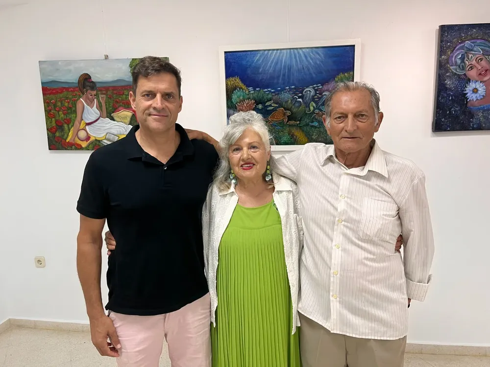 INAUGURACION EXPOSICION BERTA DE VICENTE SANT JOAN 2026 CON SU MARIDO E HIJO