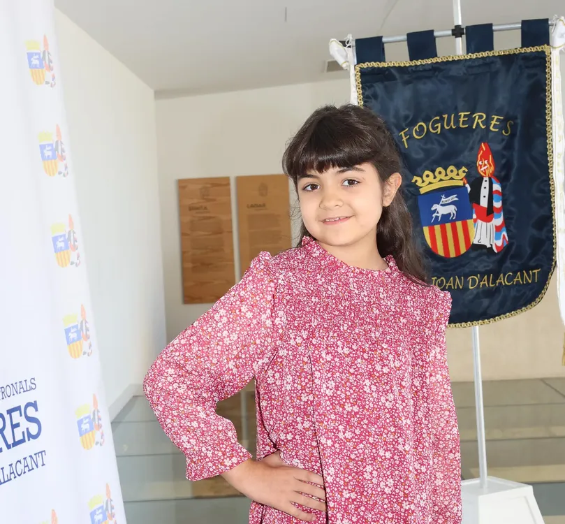 PRESENTACION BELLEZAS Y DAMAS HOGUERAS SAN JUAN 2025 FOTO 3