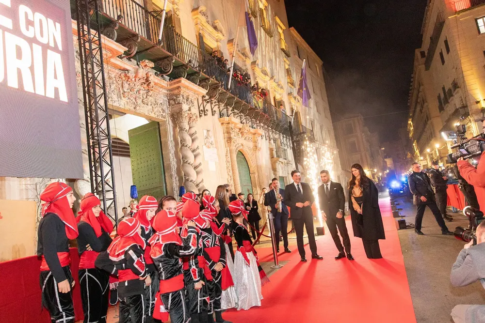 Topuria en el homenaje del Ayuntamiento alicante 2024 luis barcala alcalde