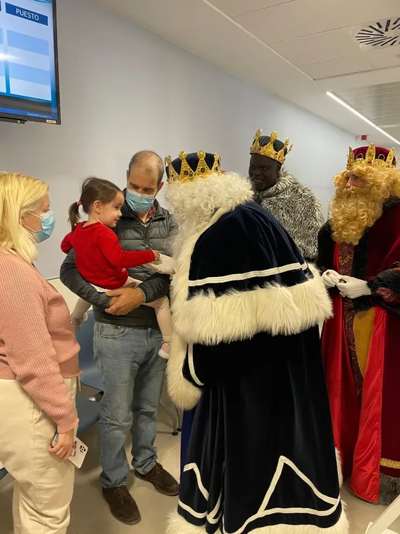 REYES MAGOS EN EL HOSPITAL 2025 FOTO 2