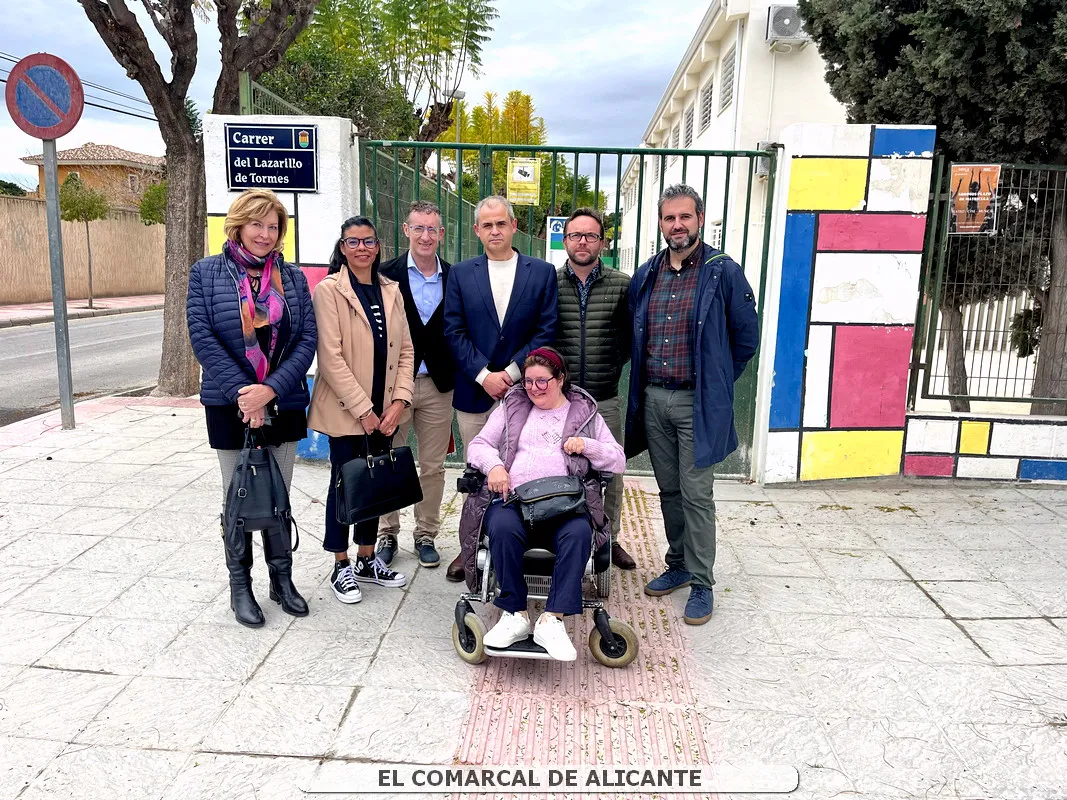 VISITA DIPUTADOS PSOE EN CORTS AL COLEGIO MANUEL ANTON (3)