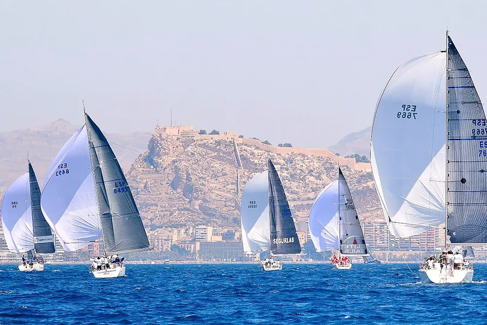 DEPORTE VELA ALICANTE BARCOS MAR 2024