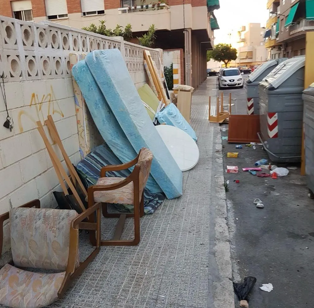 CONTENEDOR BASURA SANT JOAN 2024