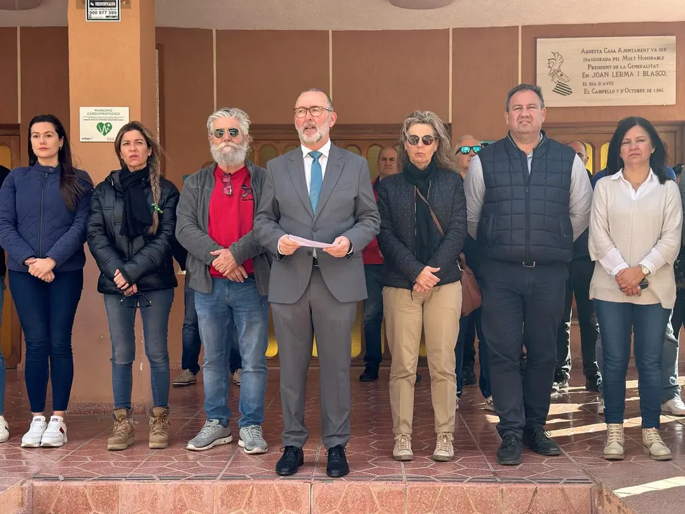 Minuto de silencio en El Campello por las víctimas del incendio de Valencia 2024