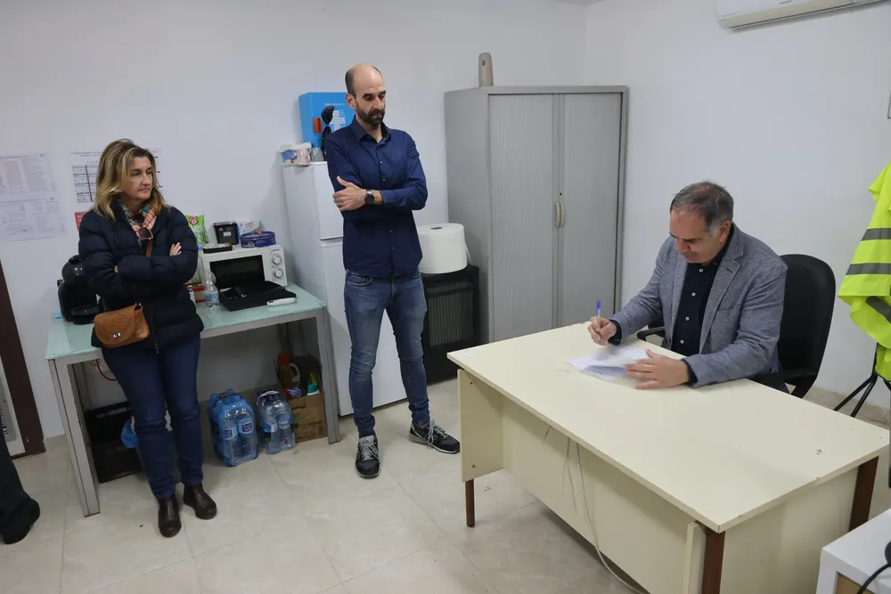 Firmada el acta de replanteo de las obras del nuevo IES Luis García Berlanga de Sant Joan  alcalde santi roman firma  2023 