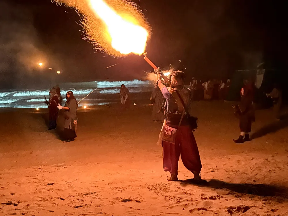 DESEMBARCO FIESTAS MOROS Y CRISTIANOS CAMPELLO 2025 FOTO PLAYA ARCABUCES