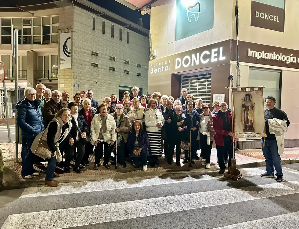 Feligreses de Campello saliendo a la  Misa especial convocada por el  Arciprestazgo de Mutxamel 2025