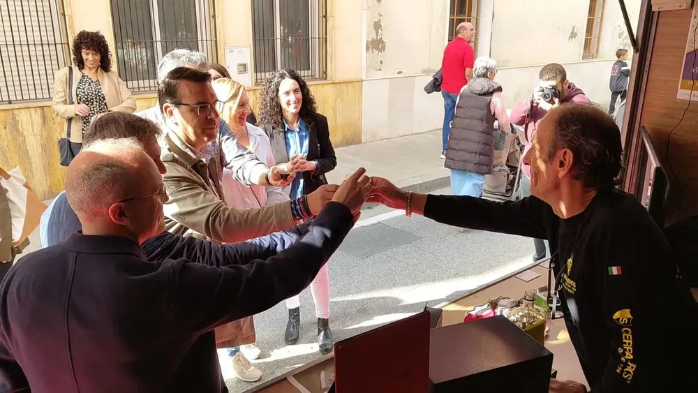 RAFAEL GARCIA BERENBUER VISITA EL STAND DE GS CERRAJEROS