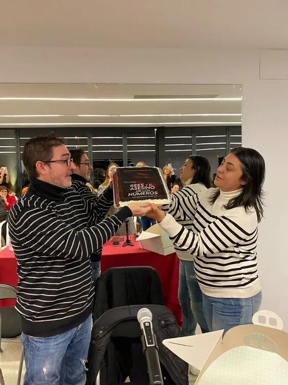 alonso Marhuenda presenta en Sant Joan Rees y el Asesino de los Números 2024 autor tarta