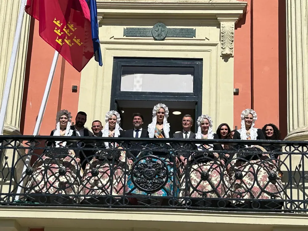CONVIVENCIA HOGUERAS ALICANTE 2024 EN MURCIA ALCALDE LUIS BARCALA BALCON