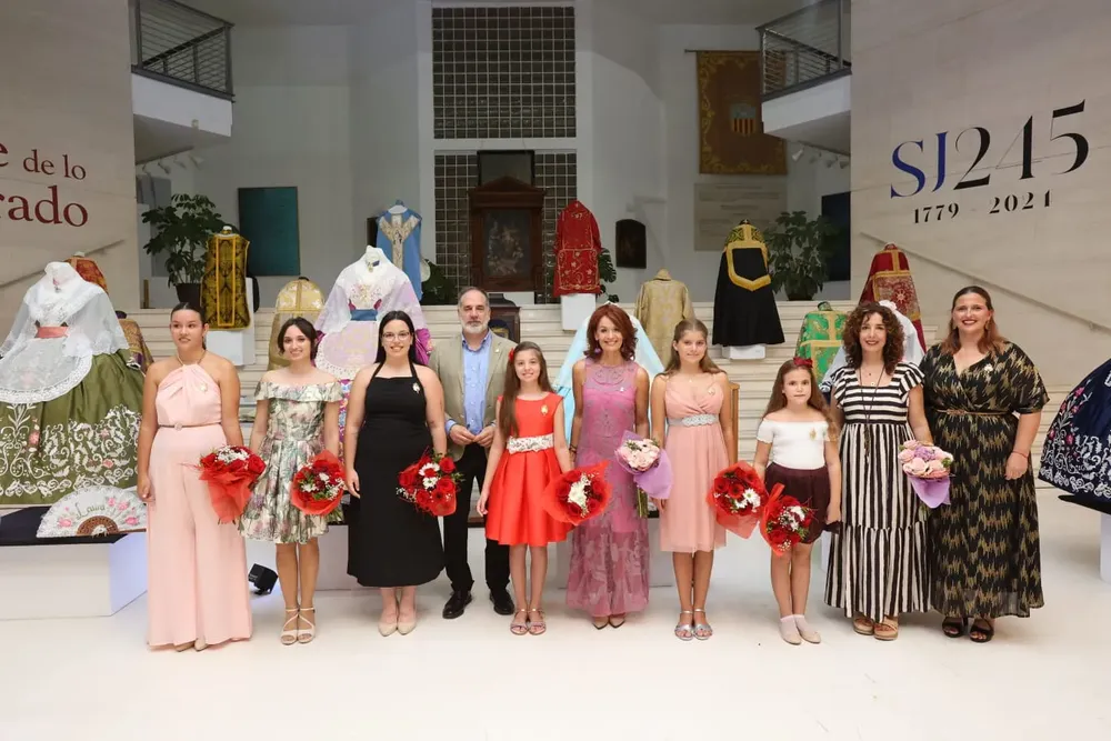 PRESENTACION TRAJES REINAS Y DAMAS SAN JUAN 2024