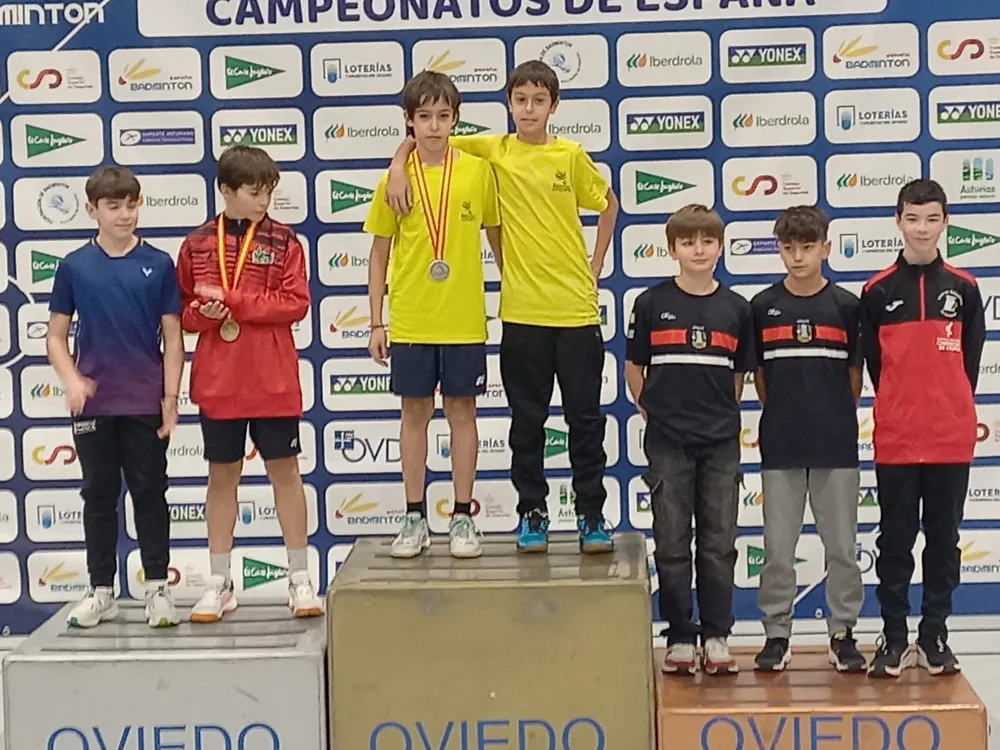 Los jugadores campelleros de bádminton se apuntan nuevos éxitos en Cartagena y Oviedo 2023