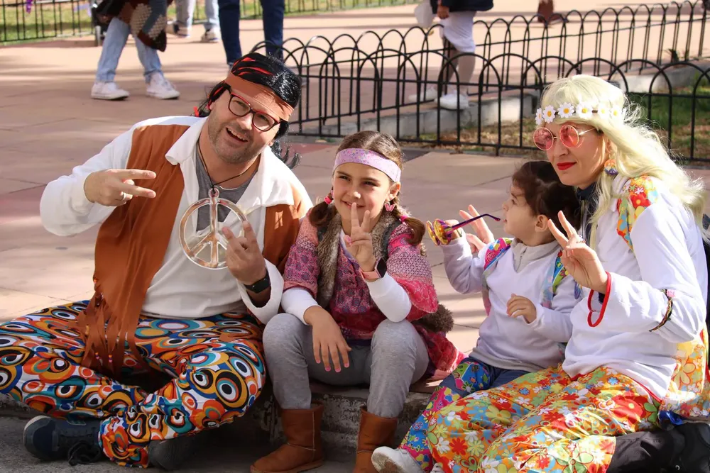 CARNAVAL INFANTIL CAMPELLO 2024 DISFRAZ HIPPIES