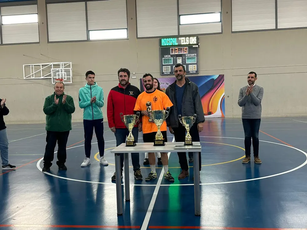La Comparsa Els Pacos y Julián Triviño y David Heredia ganan el Torneo de Fútbol Sala y Pádel de Mig Any mutxamel 2024