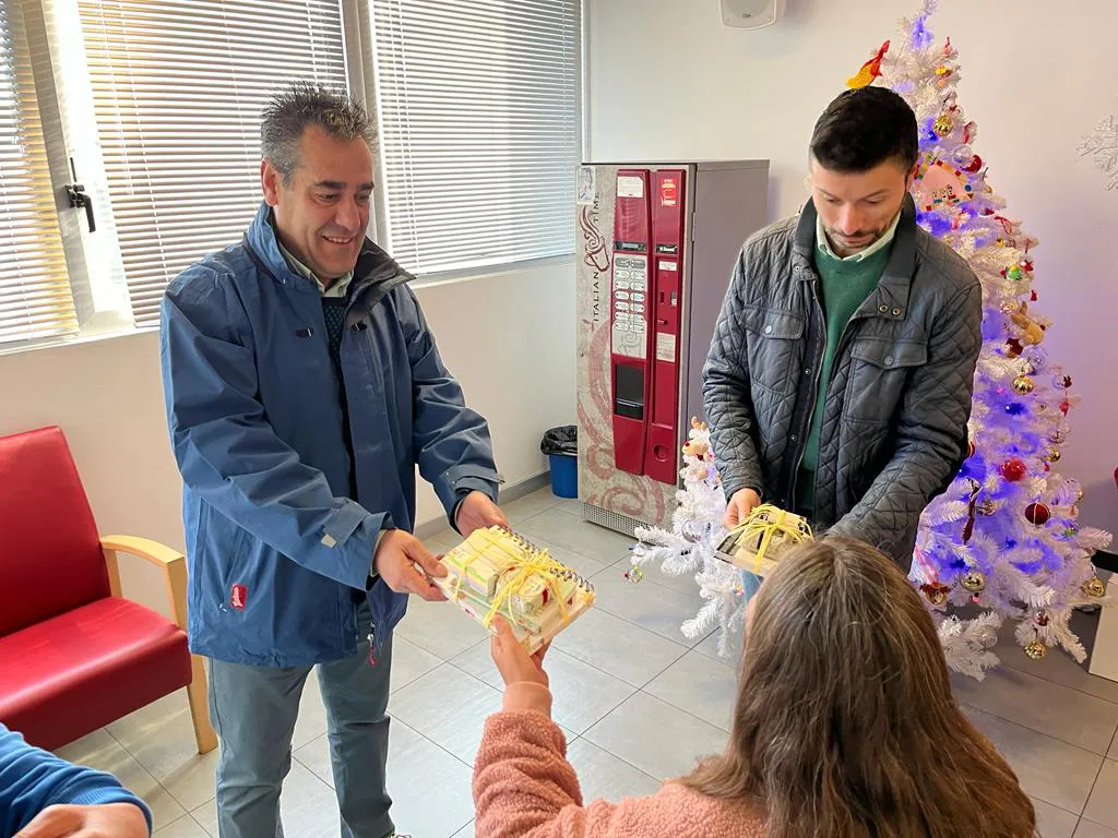 La Paz entrega la recaudación de Navidad a APSA 2024 david aracil pepe espinos solos