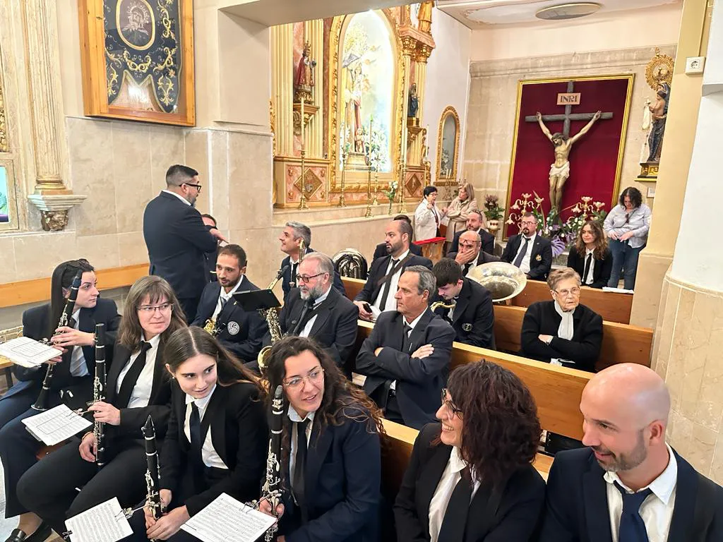 Societat Musical La Nova de El Campello 2023 bendice su estandarte iglesia sociedad