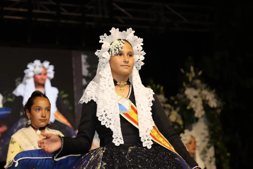 PROCLAMACION BELLEZAS Y DAMAS HOGUERAS SANT JOAN 2024 BELLEZA INFANTIL 2024 SALUDO