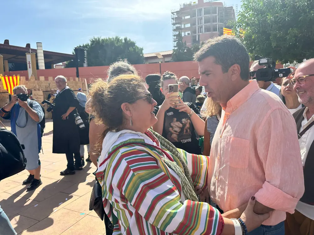 CARLOS MAZON PRESIDENTE DE LA GENERALITAT VALENCIANA VISITA CAMPELLO EN FIESTAS (9)