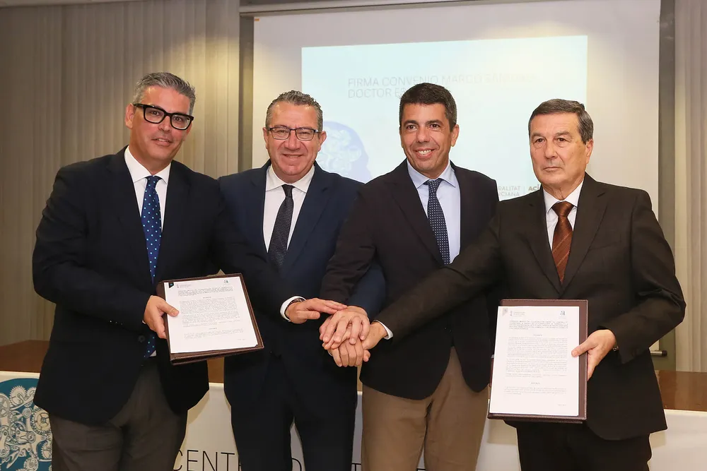 041125 firma convenio doctor esquerdo 4
