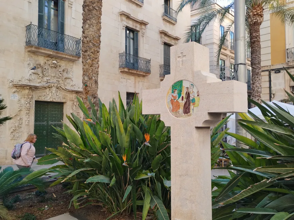 Cruz de la plaza de la Santísima Faz Alicante 2023