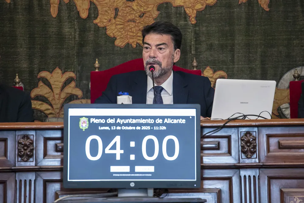 LUIS BARCALA ALCALDE DE ALICANTE 2025 PLENO.jpeg