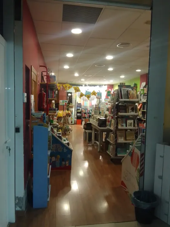 PRESENTACION LIBRO EL DIVORCIO QUE NOS UNE EN LIBRERIA CHUS SANT JOAN D'ALACANT 7 NOV 2023 (5)