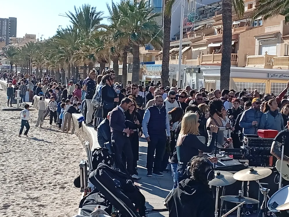 ULTIMO DIA DE 2025 CAMPELLO PLAYA NOCHEVIEJA
