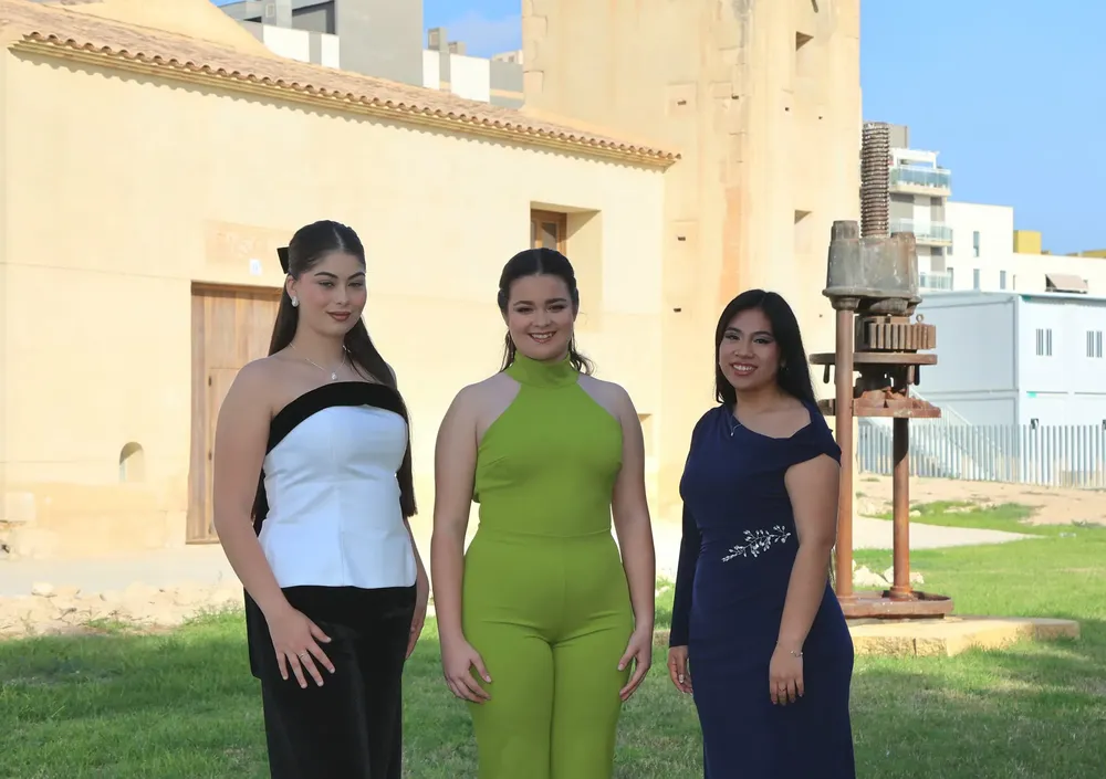 PRESENTACION BELLEZAS Y DAMAS HOGUERAS SAN JUAN 2025 FOTO 10