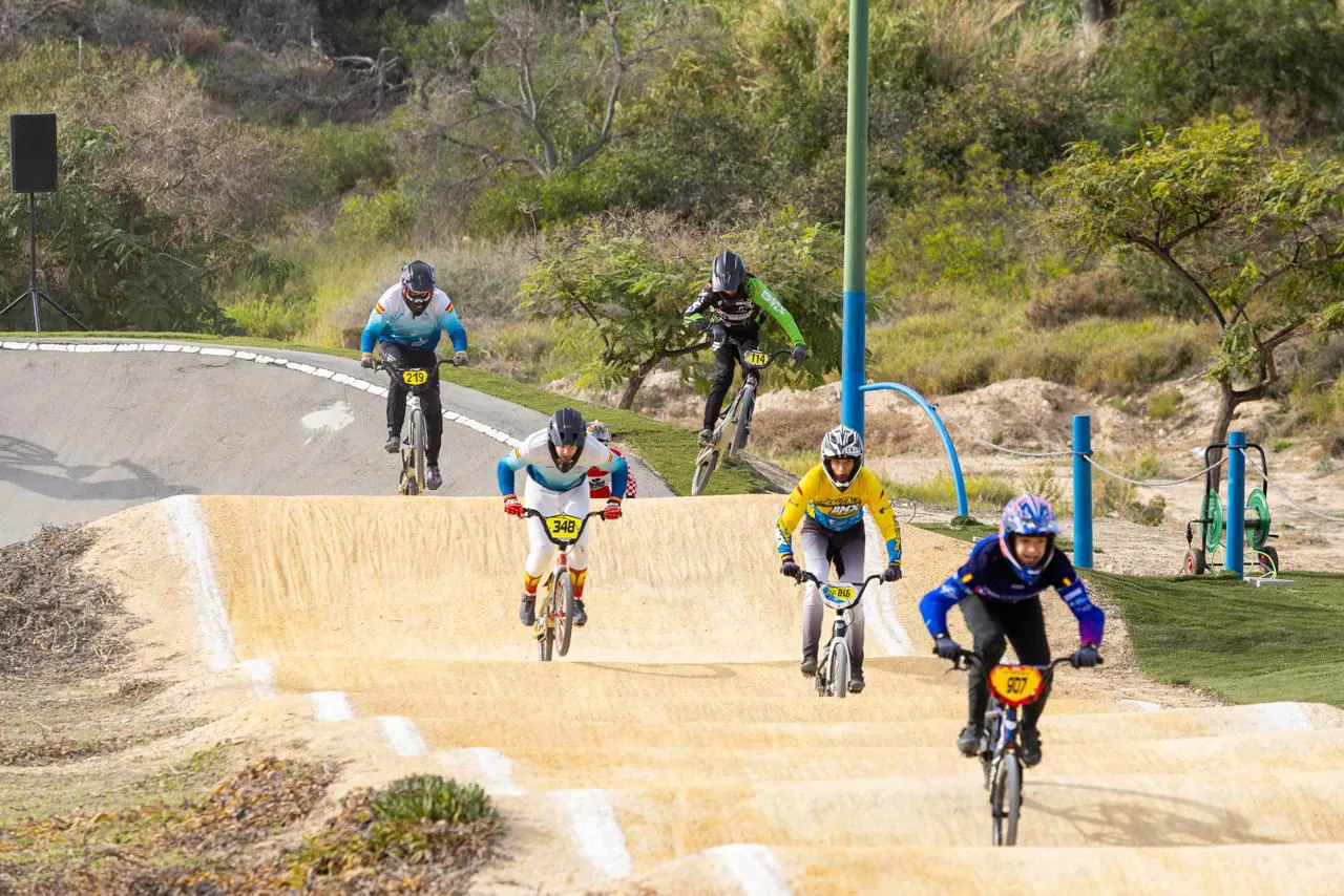 CICLISTAS BMX CAMPELLO 2025