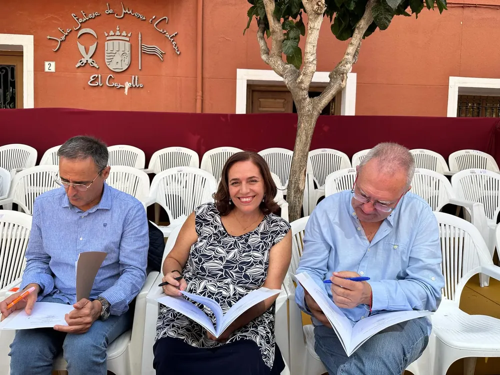 La música mutxamelera Herminia Ripoll Martínez dirige el himno de la fiesta de la entrada de bandas de El Campello 2025